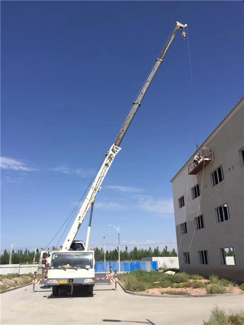 向阳区“轻装强干”—— 吊车的 “轻量化臂架” 技术